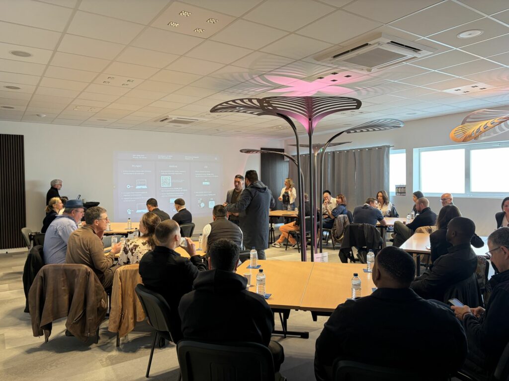 Un groupe en formation dans la salle Galaxie